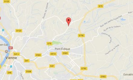 Le conducteur d’un fourgon funéraire décède dans une terrible collision à Pont-Evêque