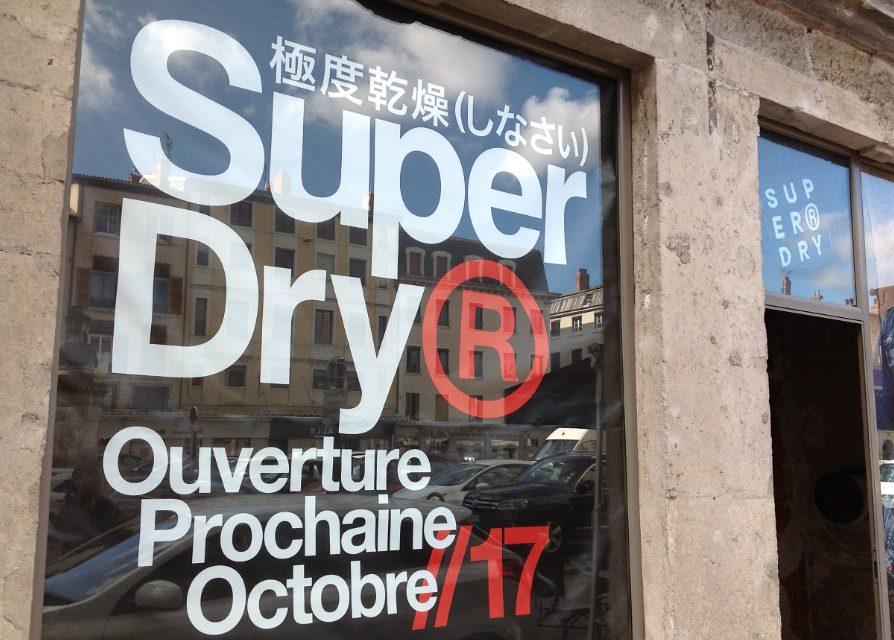 Une nouvelle enseigne premium de prêt-à-porter débarque à Vienne : « Superdry »