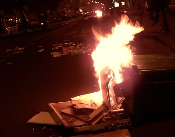 Un caillasseur interpellé : feux de poubelles en série et jets de projectiles contre les forces de l’ordre à Vienne