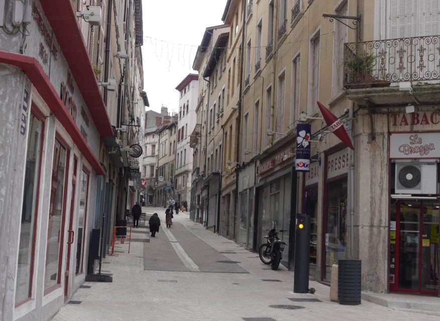 La rue Marchande réhabilitée, inaugurée : il ne reste plus qu’à la repeupler de magasins…