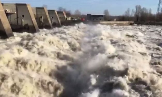 Vidéo crue du Rhône : l&rsquo;impressionnant débit en aval du barrage de Reventin-Vaugris