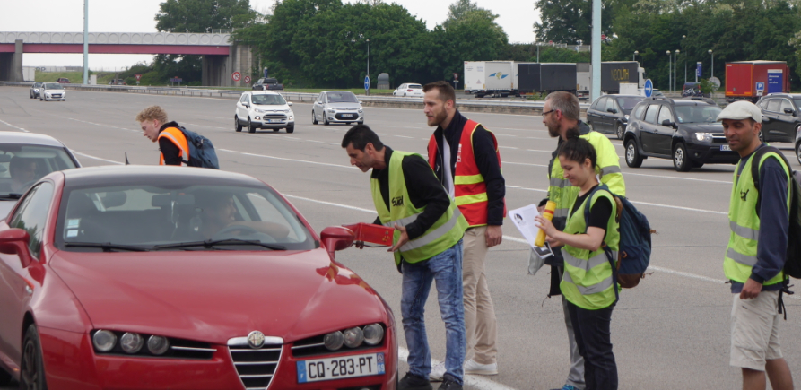 Près de 200 cheminots ont mené une opération « péage gratuit » à Reventin