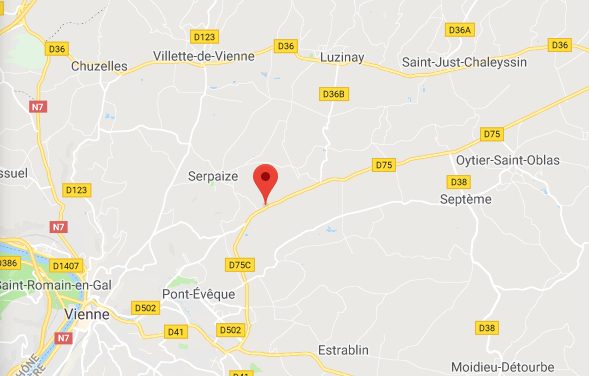 Une voiture percute violemment une moto à Serpaize : le motard projeté à 10 mètres