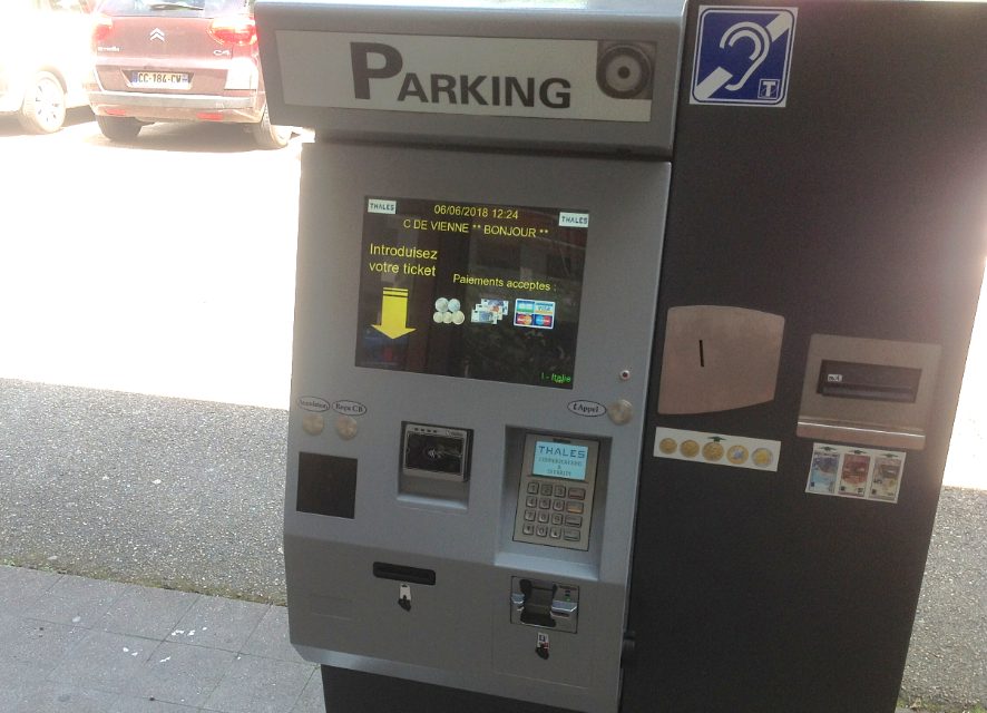 Pour éviter les bouchons à la sortie : enfin, une borne en service, parking Camille Jouffray