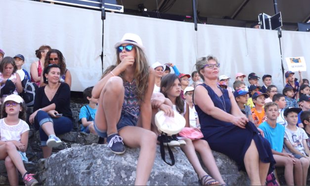 Jazz à Vienne : 6 000 voix juvéniles  lancent le Festival en  chantant Disney à tue-tête