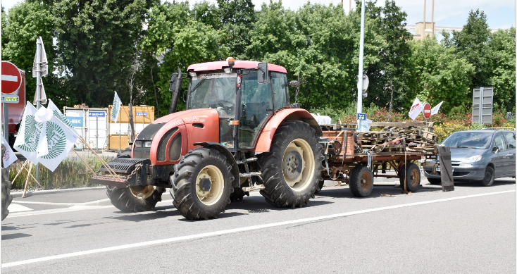 Feyzin : au 2ème jour de blocage, les agriculteurs tentent de couper aussi l’A7…