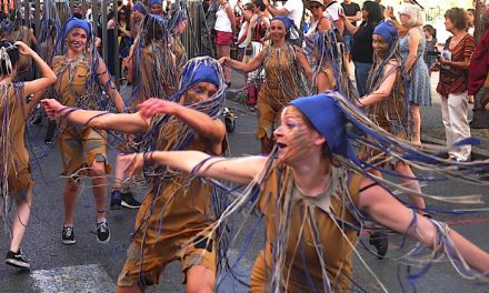 Le cours Romestang, avant la rue de la Ré : dernière répétition avant la Biennale de la Danse