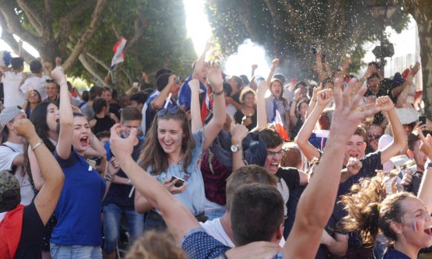 2 000 cours Brillier, 5 000 au théâtre antique : un grand moment bleu de ferveur collective