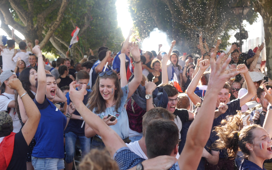 2 000 cours Brillier, 5 000 au théâtre antique : un grand moment bleu de ferveur collective