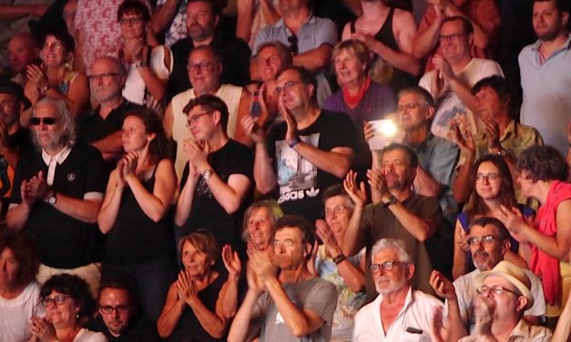 Devant 5 000 festivaliers au théâtre antique : les étincelles du guitar hero Jeff Beck