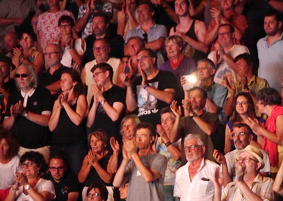 Devant 5 000 festivaliers au théâtre antique : les étincelles du guitar hero Jeff Beck