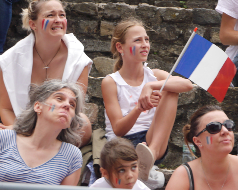 2 000 cours Brillier, 5 000 au théâtre antique : un grand moment bleu de ferveur collective