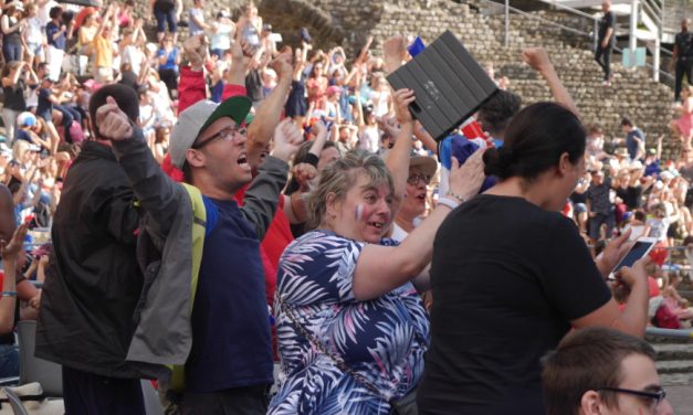 2 000 cours Brillier, 5 000 au théâtre antique : un grand moment bleu de ferveur collective