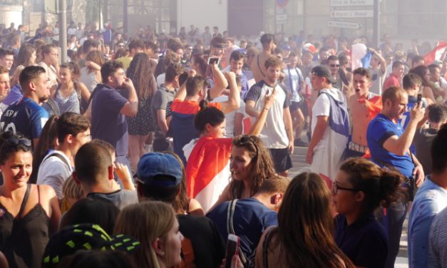 2 000 cours Brillier, 5 000 au théâtre antique : un grand moment bleu de ferveur collective