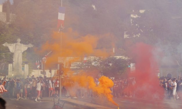 2 000 cours Brillier, 5 000 au théâtre antique : un grand moment bleu de ferveur collective