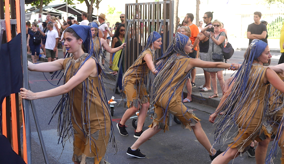 Le cours Romestang, avant la rue de la Ré : dernière répétition avant la Biennale de la Danse