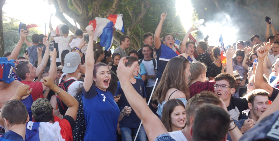 2 000 cours Brillier, 5 000 au théâtre antique : un grand moment bleu de ferveur collective