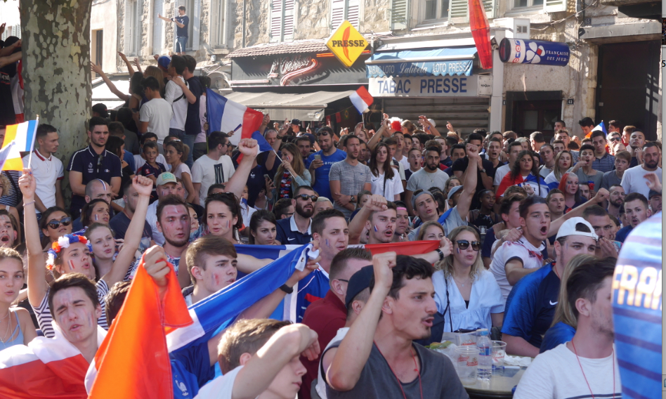 2 000 cours Brillier, 5 000 au théâtre antique : un grand moment bleu de ferveur collective