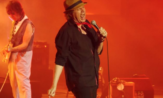 Devant 5 000 festivaliers au théâtre antique : les étincelles du guitar hero Jeff Beck