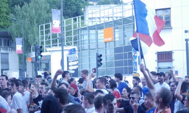 La France en demi-finale : scènes de liesse, cours Brillier