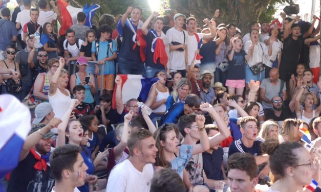 2 000 cours Brillier, 5 000 au théâtre antique : un grand moment bleu de ferveur collective