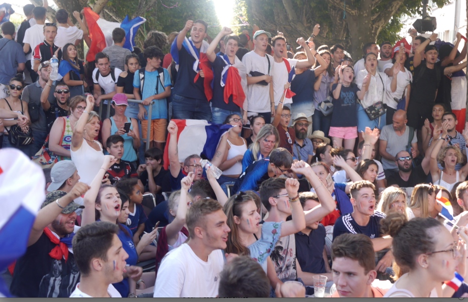 2 000 cours Brillier, 5 000 au théâtre antique : un grand moment bleu de ferveur collective