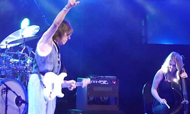 Devant 5 000 festivaliers au théâtre antique : les étincelles du guitar hero Jeff Beck