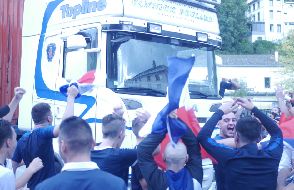 La France en demi-finale : scènes de liesse, cours Brillier