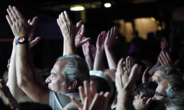 Devant 5 000 festivaliers au théâtre antique : les étincelles du guitar hero Jeff Beck