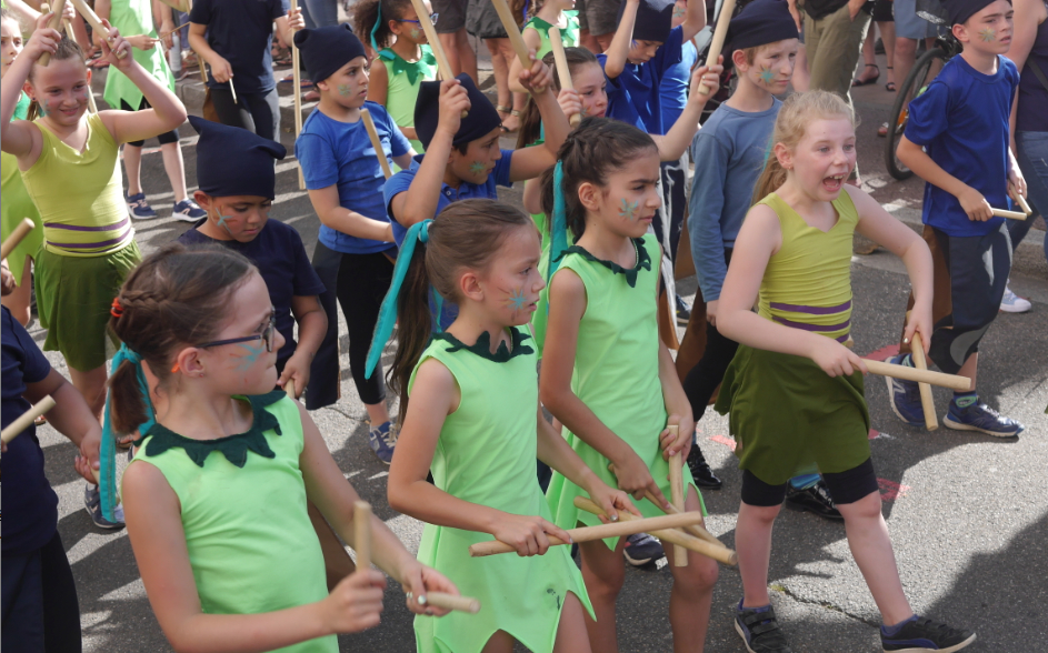 Le cours Romestang, avant la rue de la Ré : dernière répétition avant la Biennale de la Danse