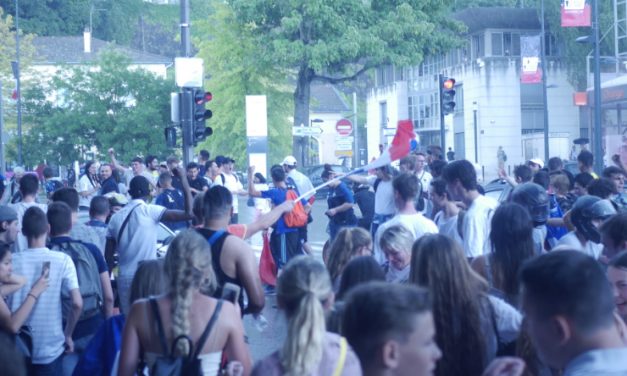 La France en demi-finale : scènes de liesse, cours Brillier