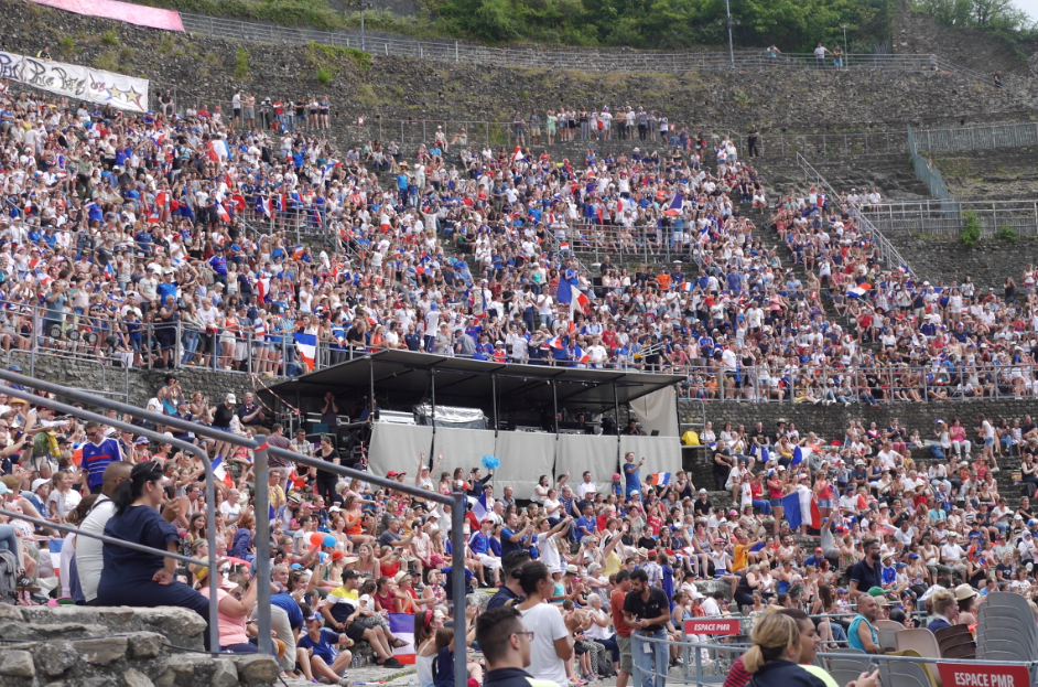 2 000 cours Brillier, 5 000 au théâtre antique : un grand moment bleu de ferveur collective