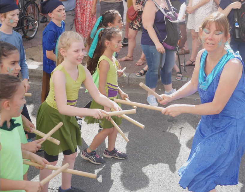 Le cours Romestang, avant la rue de la Ré : dernière répétition avant la Biennale de la Danse