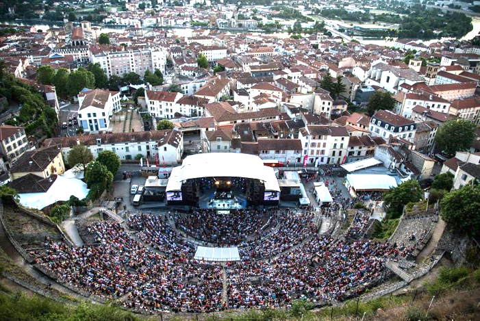 Il ne reste plus qu’une centaine de places pour le théâtre antique : la pression monte à Vienne avant la finale… 