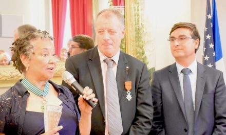 Rhoda Scott reçoit en mairie de Vienne la médaille de Commandeur de l’Ordre des Arts et Lettres