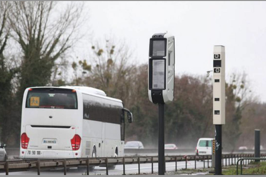 Testés près de Lyon, les radars « tourelles » surpuissants arrivent : capables de flasher 32 voitures !