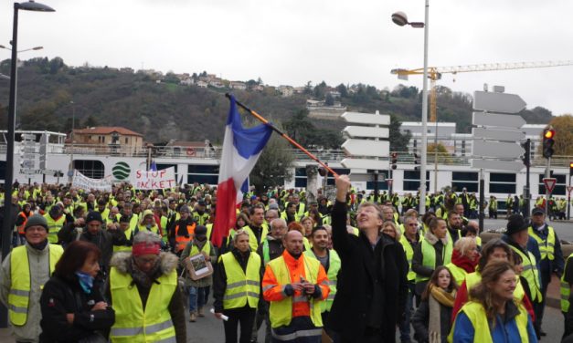 Gilets jaunes : de 6 à 700 manifestants dans les rues de Vienne qui se dissocièrent en deux cortèges…