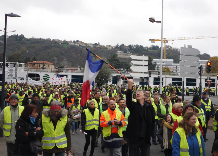 Gilets jaunes : de 6 à 700 manifestants dans les rues de Vienne qui se dissocièrent en deux cortèges…