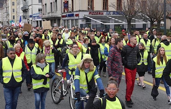 Gilets jaunes : de 6 à 700 manifestants dans les rues de Vienne qui se dissocièrent en deux cortèges…