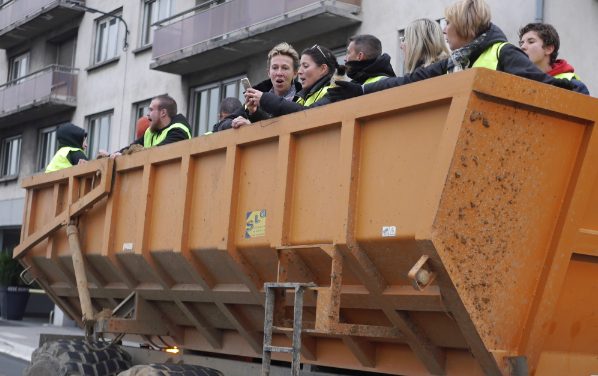 Gilets jaunes : de 6 à 700 manifestants dans les rues de Vienne qui se dissocièrent en deux cortèges…