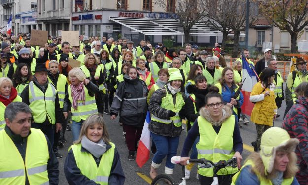 Gilets jaunes : de 6 à 700 manifestants dans les rues de Vienne qui se dissocièrent en deux cortèges…