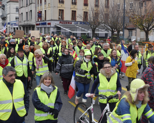 Gilets jaunes : de 6 à 700 manifestants dans les rues de Vienne qui se dissocièrent en deux cortèges…