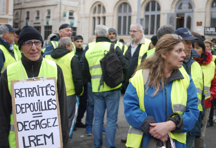 Gilets jaunes : de 6 à 700 manifestants dans les rues de Vienne qui se dissocièrent en deux cortèges…