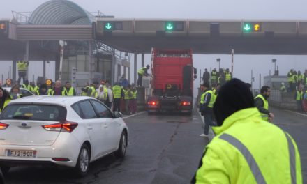 Après avoir été délogés de l’A7 au péage de Reventin par les CRS hier : « gilets jaunes », et maintenant ?