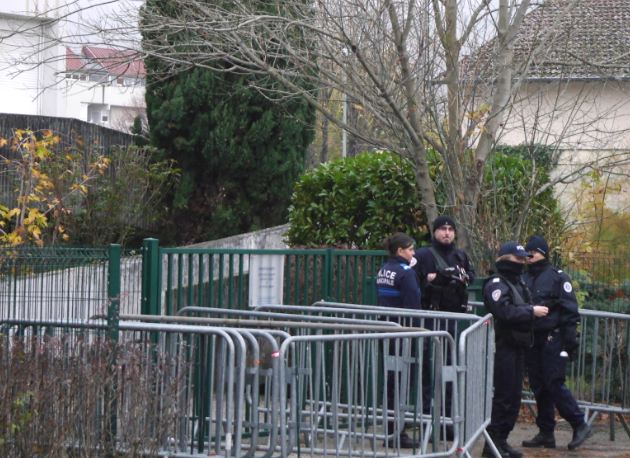 A Vienne : un comité de réception attendait les « gilets jaunes » devant le Centre des impôts…