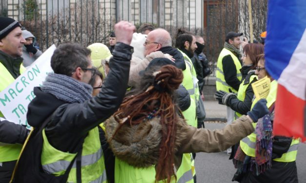 400 gilets jaunes manifestent à nouveau à Vienne, cette fois pour un Référendum d’Initiative Citoyenne