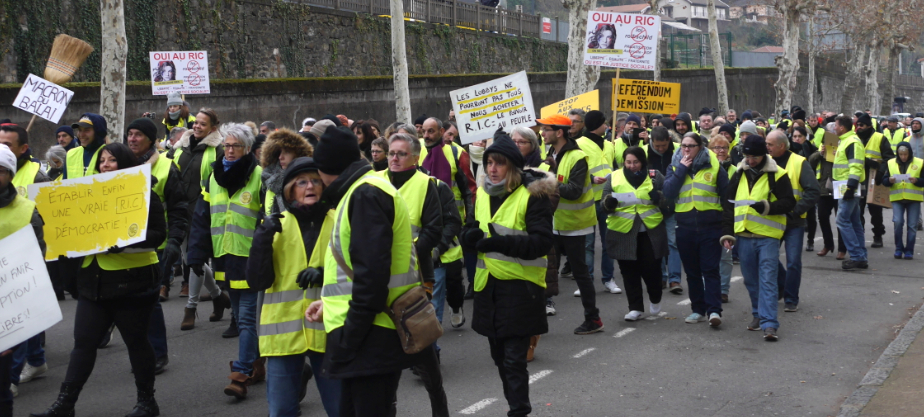 400 gilets jaunes manifestent à nouveau à Vienne, cette fois pour un Référendum d’Initiative Citoyenne