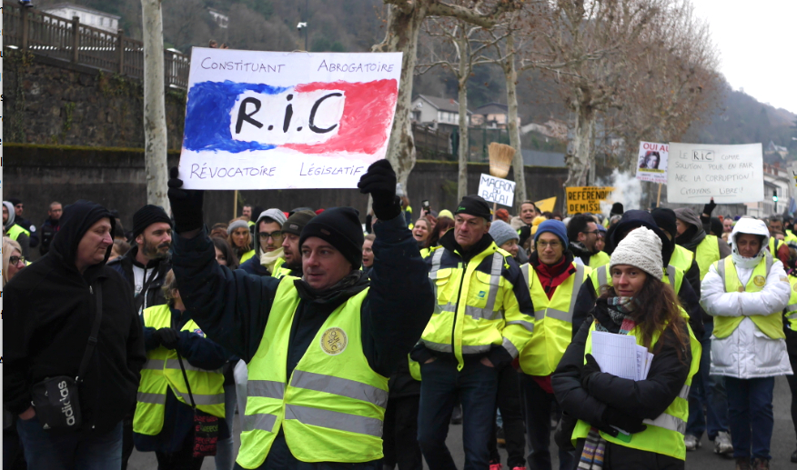 400 gilets jaunes manifestent à nouveau à Vienne, cette fois pour un Référendum d’Initiative Citoyenne