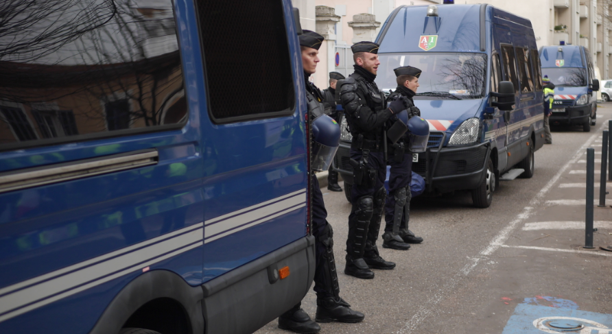 400 gilets jaunes manifestent à nouveau à Vienne, cette fois pour un Référendum d’Initiative Citoyenne