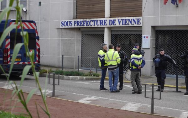 400 gilets jaunes manifestent à nouveau à Vienne, cette fois pour un Référendum d’Initiative Citoyenne